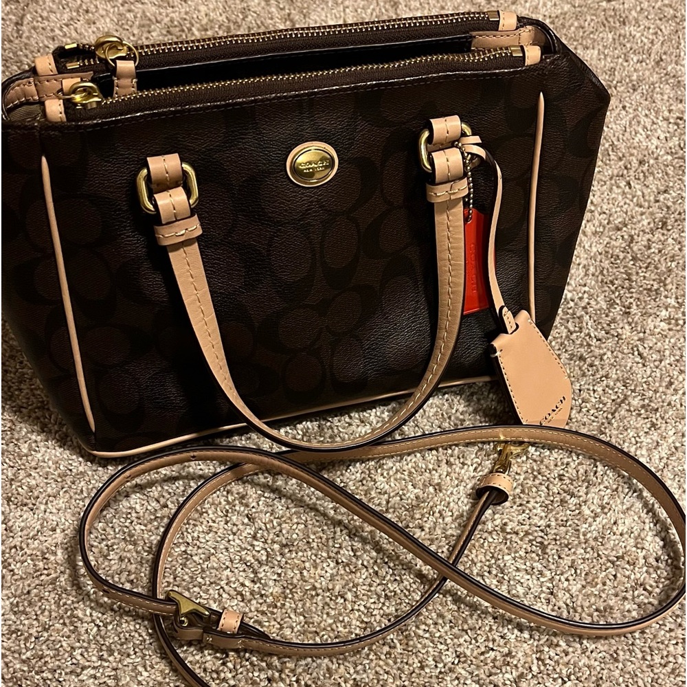 Like new brown Coach handbag.